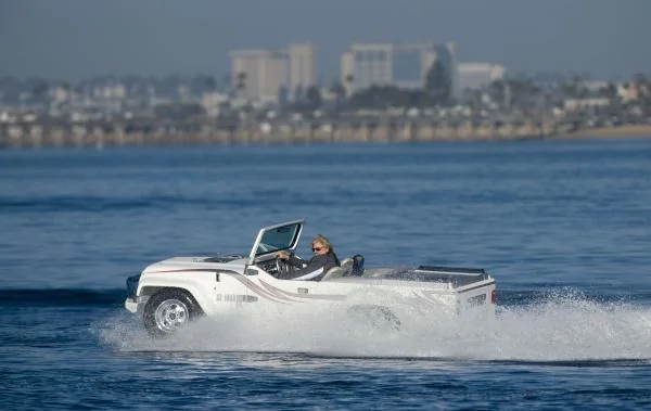 Tesla Cybertruck Cybertruck is waterproof enough to serve as a boat to cross rivers, lakes & calm seas -- confirms Musk 🚤 mzgz6e-b781249508z.120140115170000000g6r1i0633.1