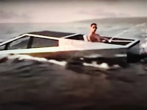 Tesla Cybertruck Cybertruck is waterproof enough to serve as a boat to cross rivers, lakes & calm seas -- confirms Musk 🚤 143750D9-294A-4406-8BE9-0AFCD1093FA0