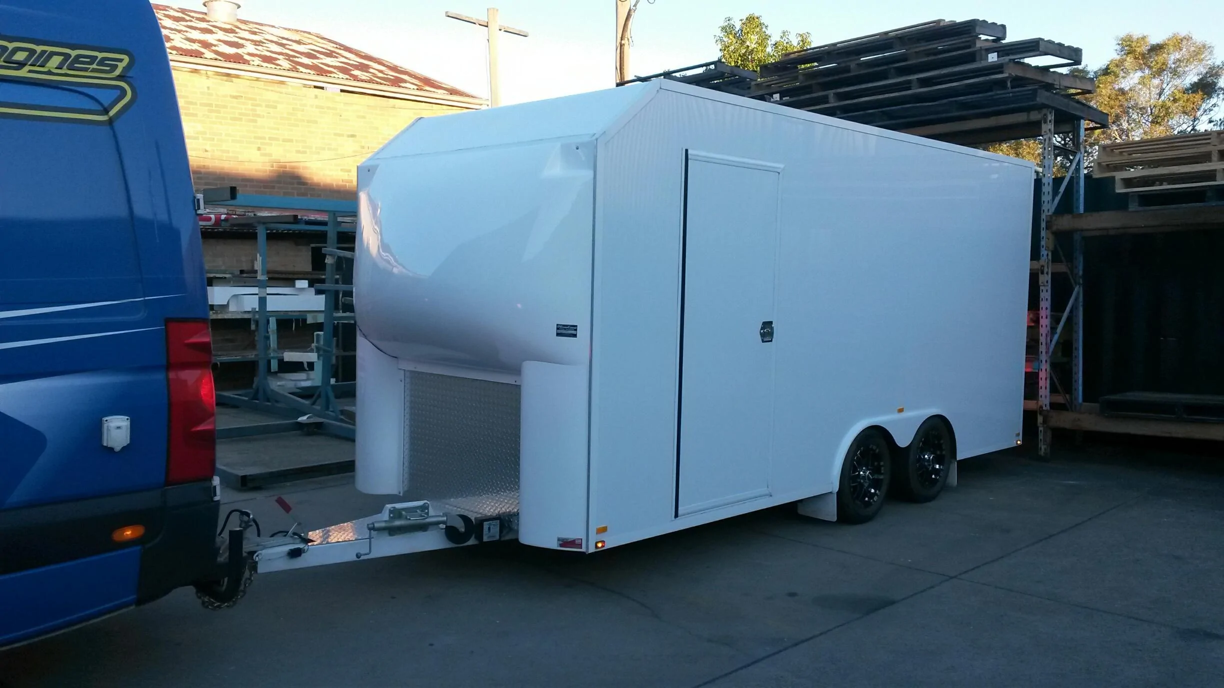 Tesla Cybertruck Aerodynamic optimization for towing 2.53 m width and 4 m height obejcts NoseCone-Box-Trailer-2