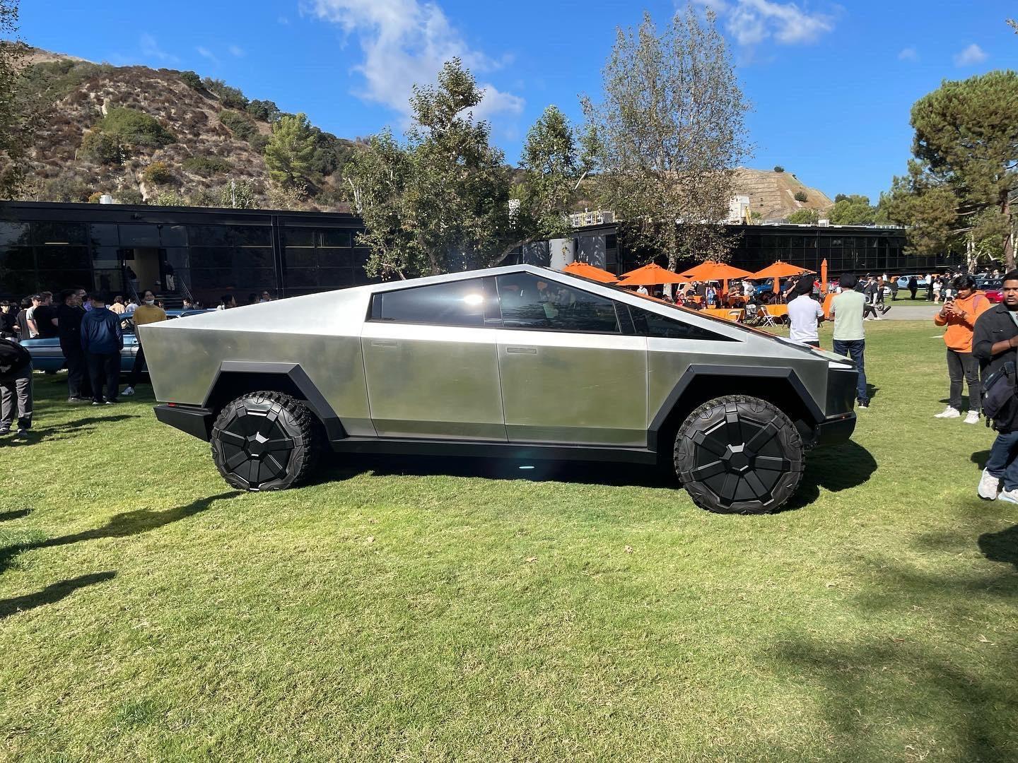 Tesla Cybertruck Original Cybertruck concept shows up at designer Franz von Holzhausen's alma mater [10/26/22] tuhdadisftv91