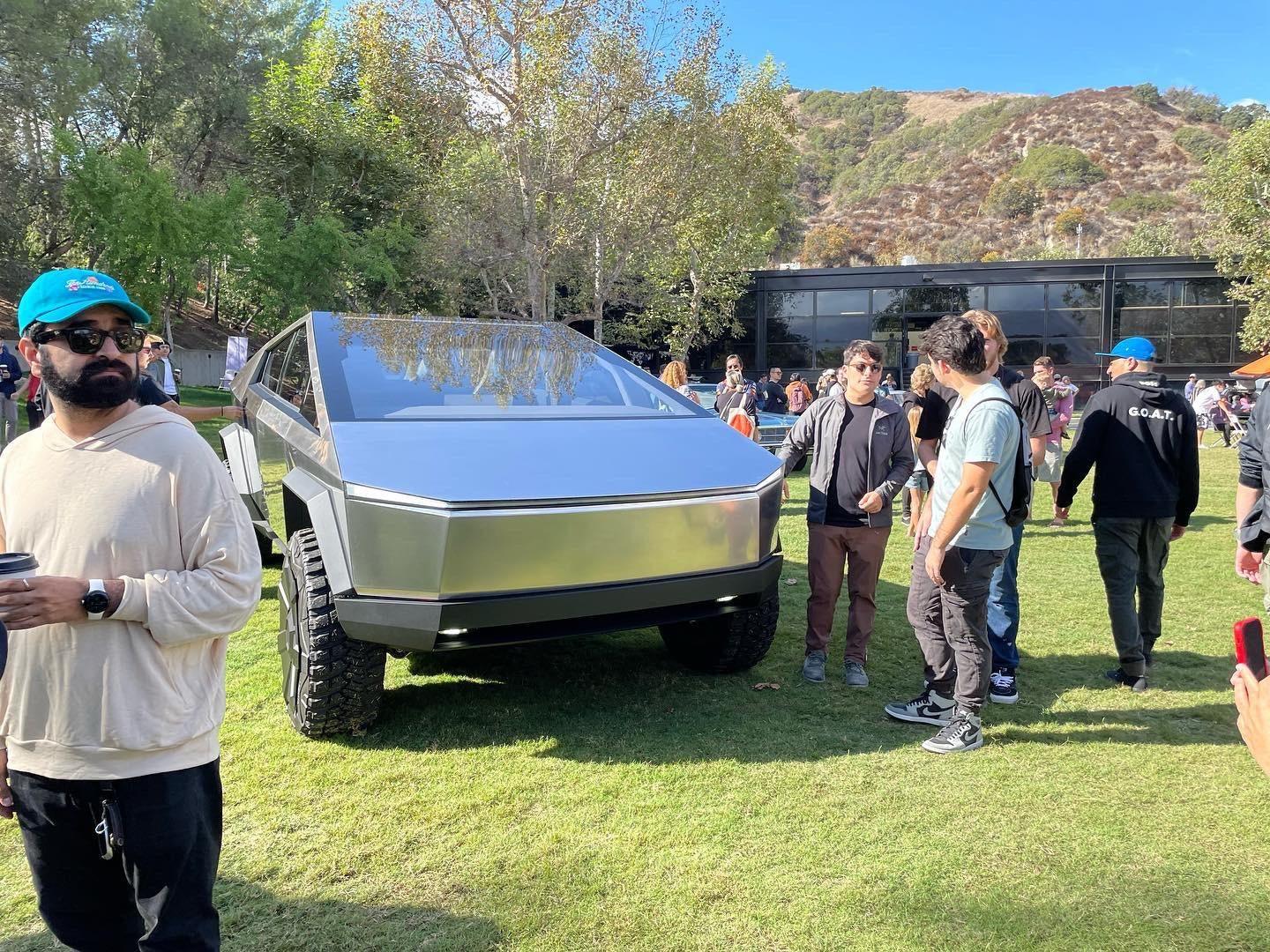 Tesla Cybertruck Original Cybertruck concept shows up at designer Franz von Holzhausen's alma mater [10/26/22] 1kraidisftv91