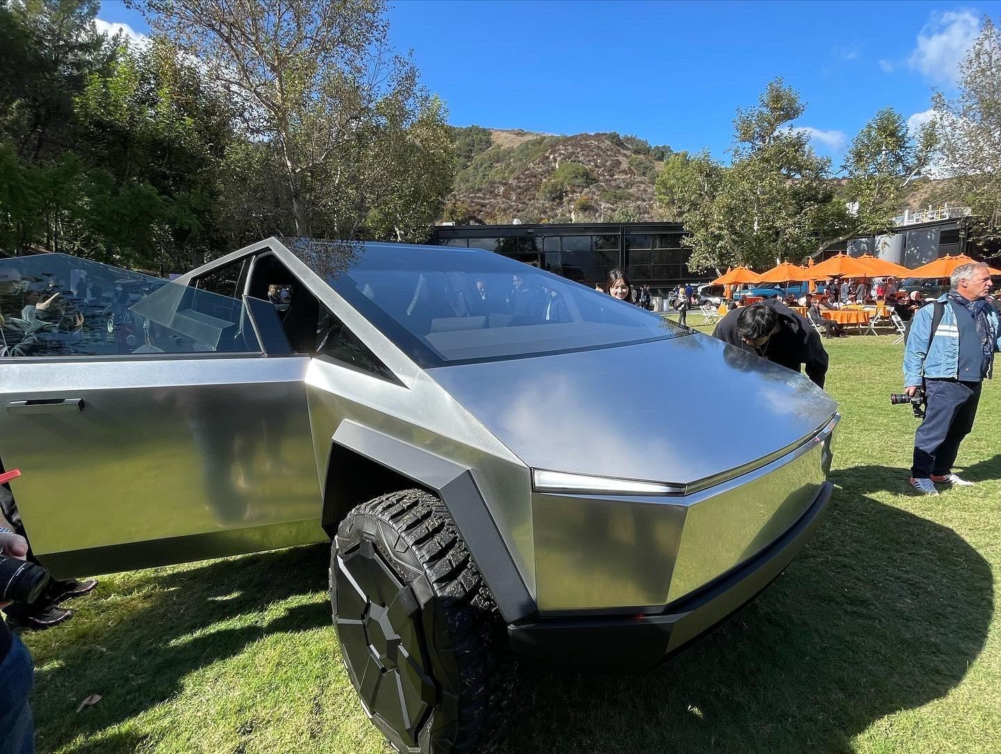 Tesla Cybertruck Original Cybertruck concept shows up at designer Franz von Holzhausen's alma mater [10/26/22] 2lz10disftv91