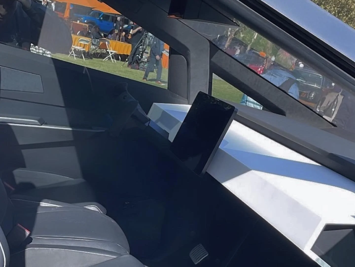 Tesla Cybertruck Original Cybertruck concept shows up at designer Franz von Holzhausen's alma mater [10/26/22] 4vcz4disftv91
