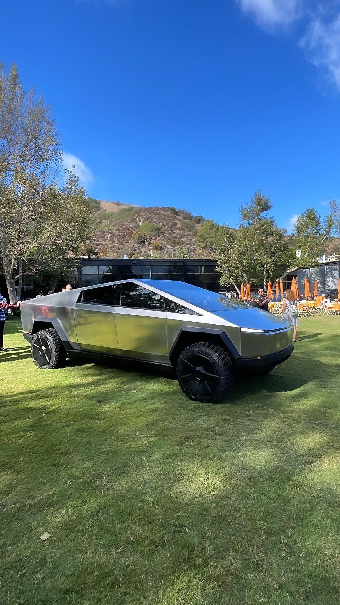 Tesla Cybertruck Original Cybertruck concept shows up at designer Franz von Holzhausen's alma mater [10/26/22] 6ucbdeisftv91