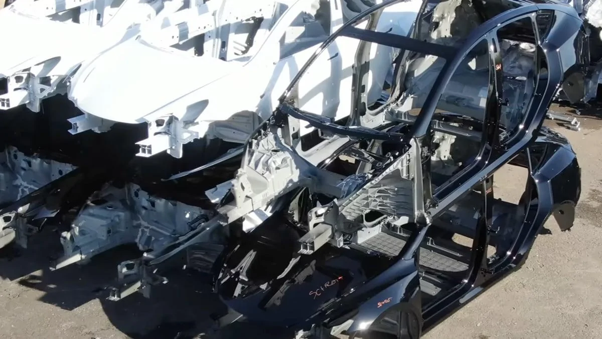 Tesla Cybertruck IDRA Assembling Second 9K Press In ITALY For Testing! 41AA1BEF-1384-433F-9C70-7942E2075C25