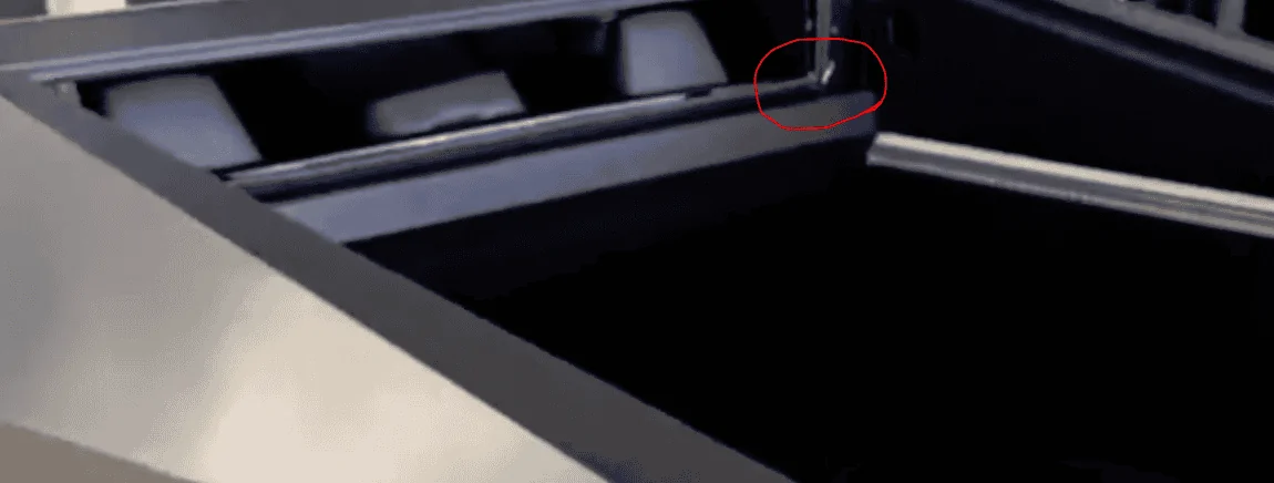 Tesla Cybertruck New Video shows MidGate !?! 1670378617551