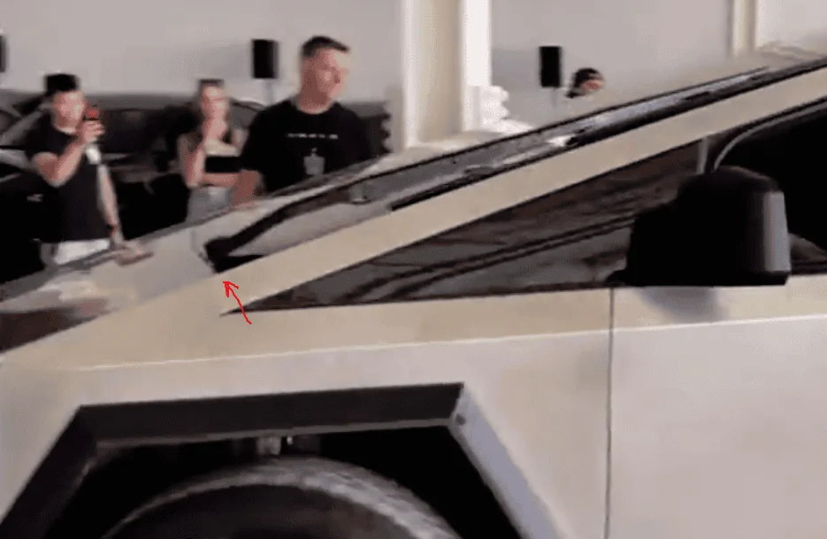 Tesla Cybertruck New Video shows MidGate !?! 1670455927423