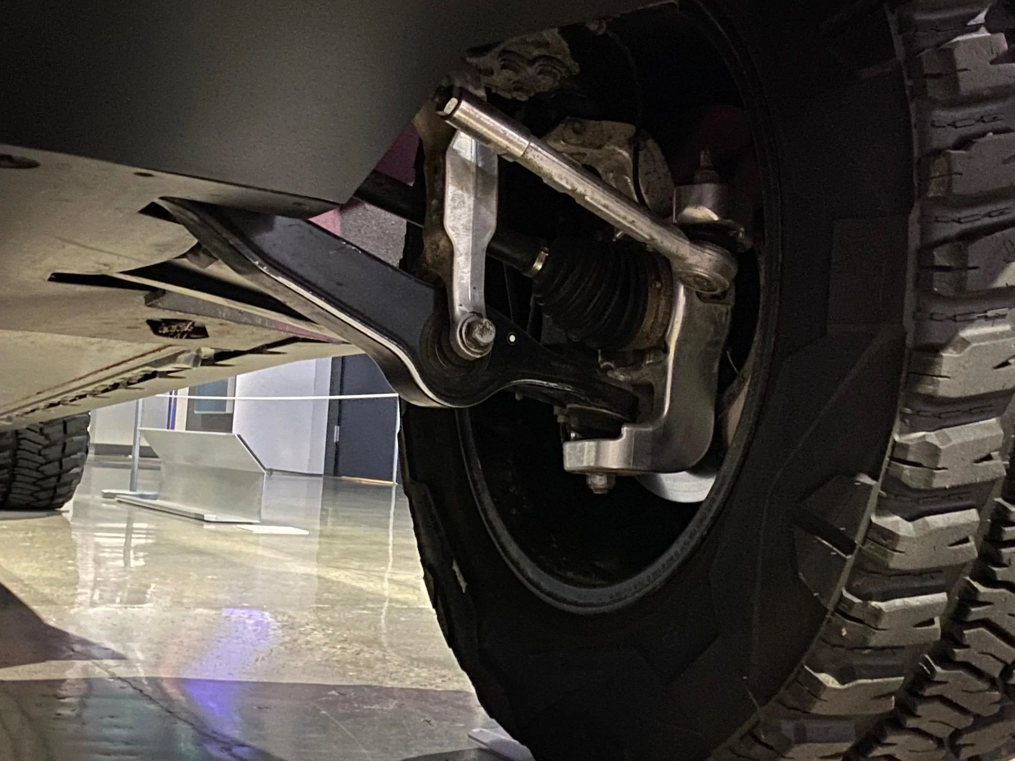Tesla Cybertruck My First Look & Impressions at The Original Cybertruck momka6zvas4a1