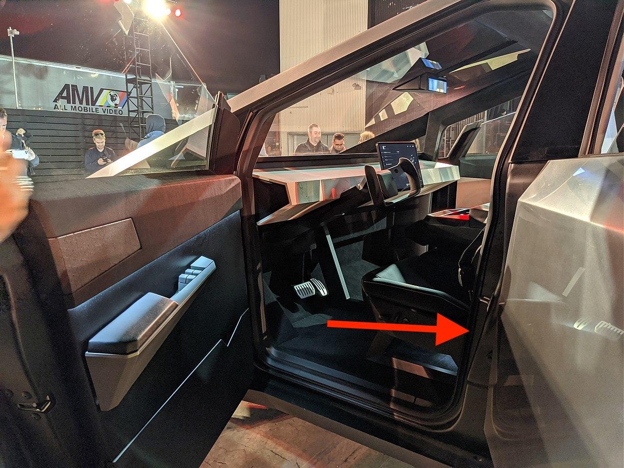20191121-tesla-cybertruck-driving-seat.jpg