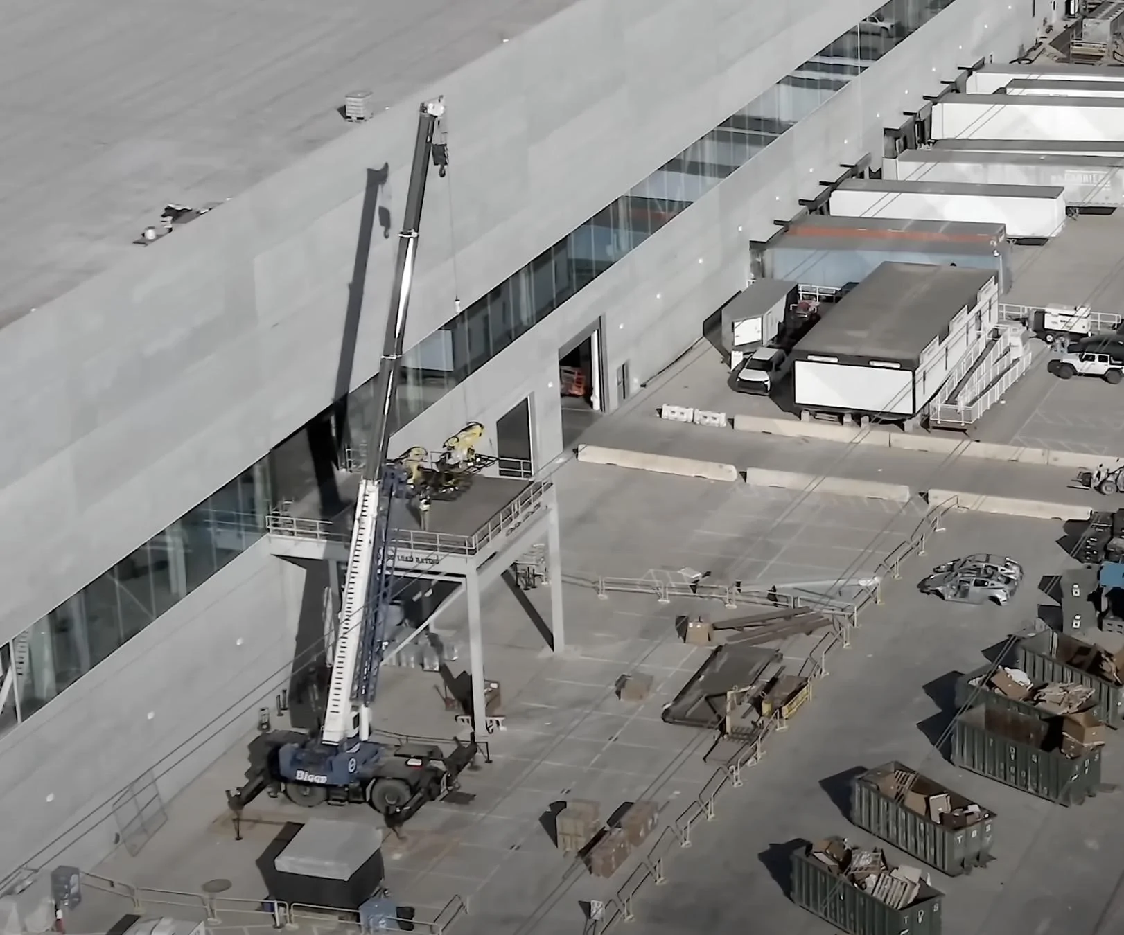 Tesla Cybertruck 66 Kuka Production Robots Arrive in Houston for Cybertruck Assembly Line (spotted 12/18/22) 1672254242625
