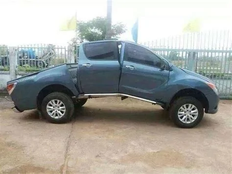 Tesla Cybertruck Overloaded Dodge Ram snapped in half ?u=https%3A%2F%2Ftse4.mm.bing.net%2Fth%3Fid%3DOIP