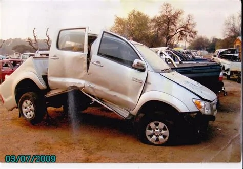 Tesla Cybertruck Overloaded Dodge Ram snapped in half ?u=https%3A%2F%2Ftse1.mm.bing.net%2Fth%3Fid%3DOIP