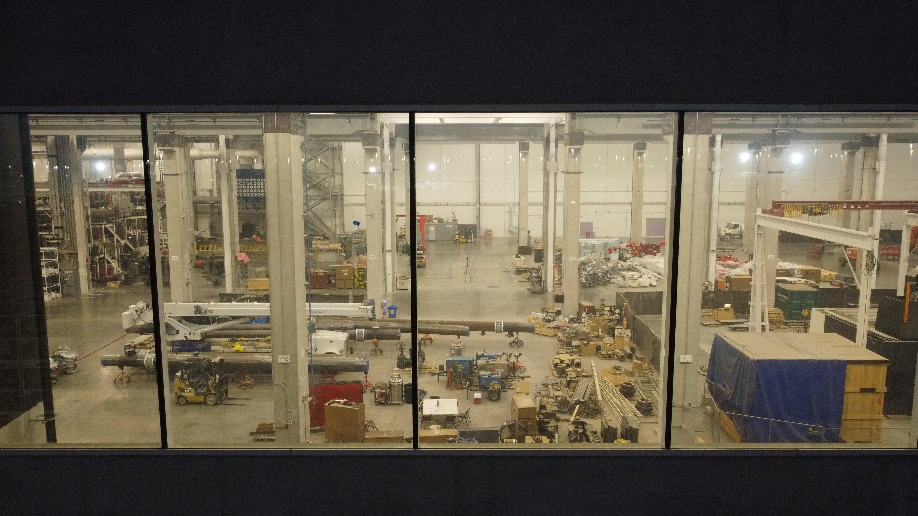 Tesla Cybertruck IDRA 9K Giga Press Parts Spotted inside Giga Texas! [Updated 1/11/23 with new pics] 9K_Gigapress_Casting_Robot_B_01-02-2023