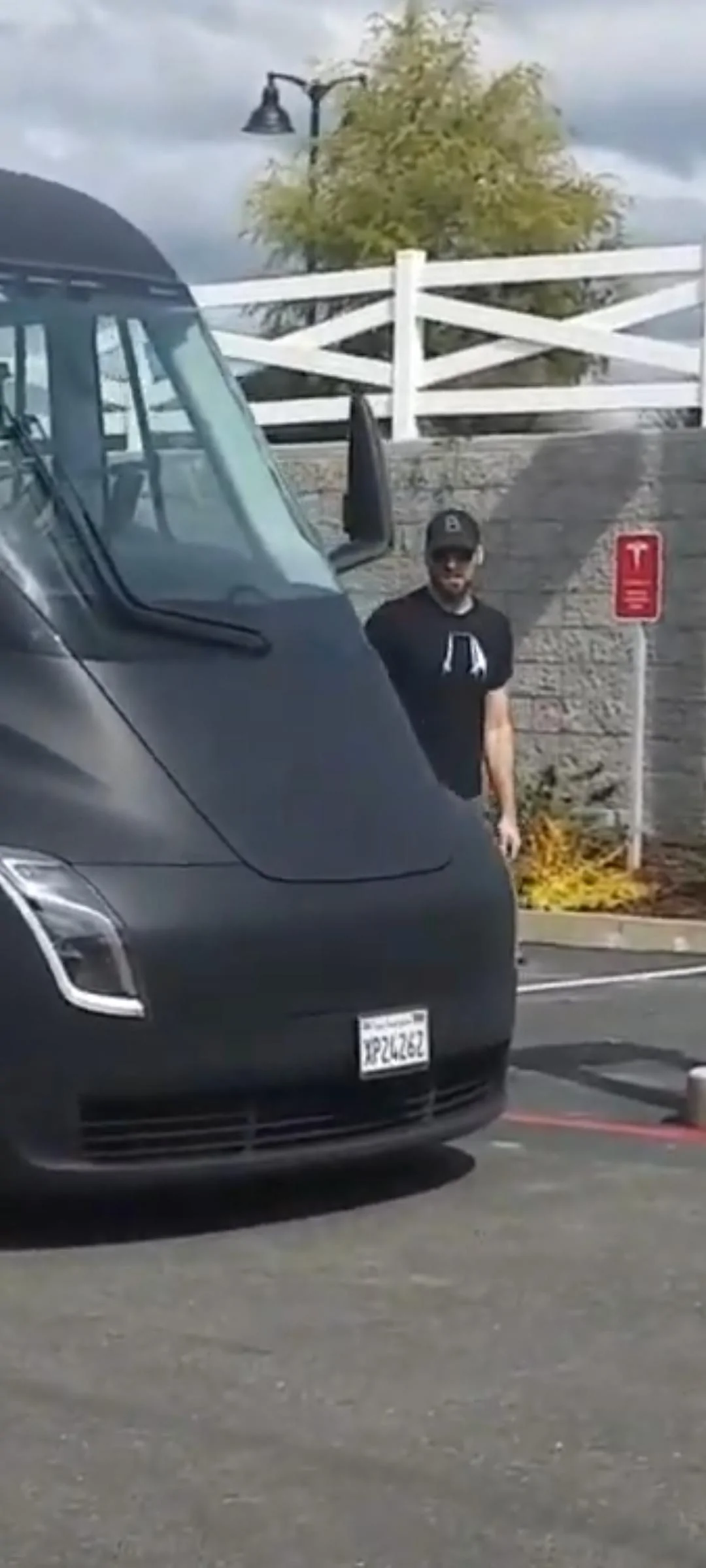 Tesla Cybertruck How I want my Cybertruck delivered Semi with Teslas) Screenshot_20230108_225913_Photos