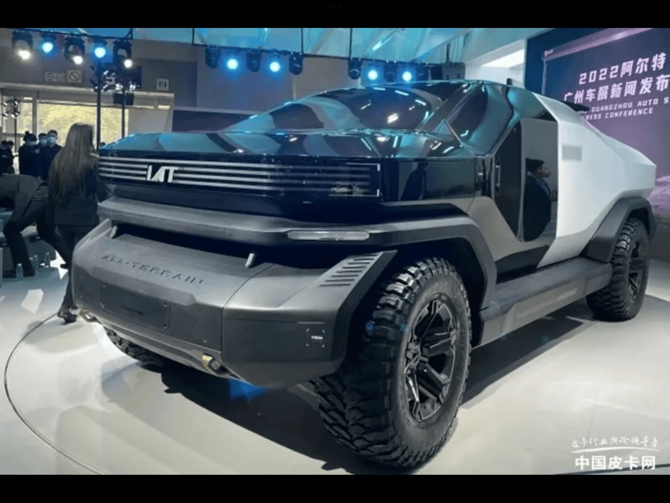 Tesla Cybertruck Chinese CyberTruck T-Mad with 600 mile range FF342038-B39B-4E50-9531-20C7F846A5EE