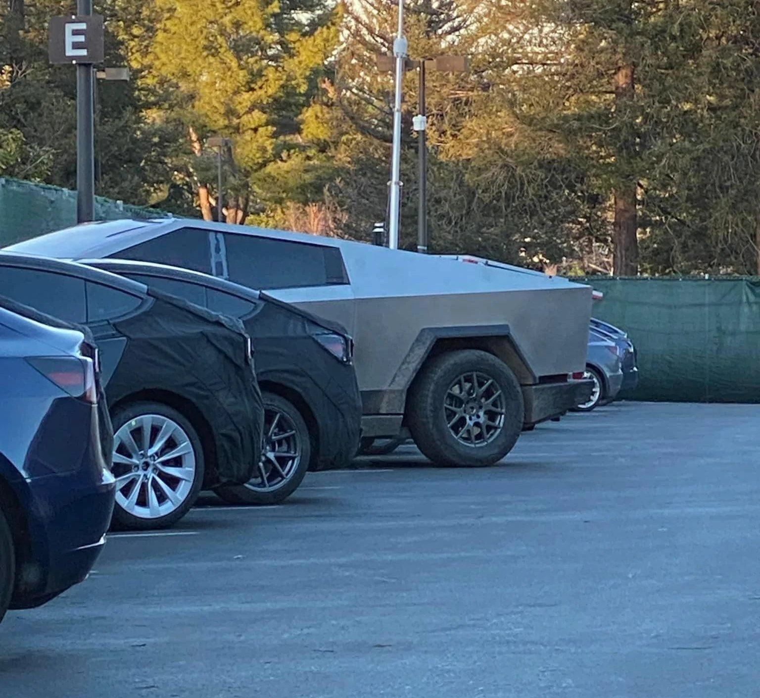 Tesla Cybertruck [Video Added!] Cybertruck spotted with new side mirror design! Musk confirms removable (Feb 1, 2023) 📸 231BFDC6-137F-4250-B2E7-2EC4A118047E