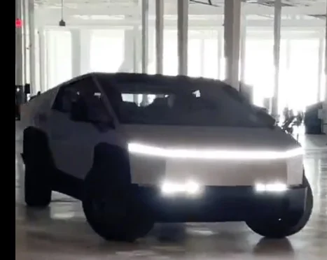 Tesla Cybertruck 4 wheel steering Cybertruck driving video from Tesla Cyber Rodeo event 4WSteering 2