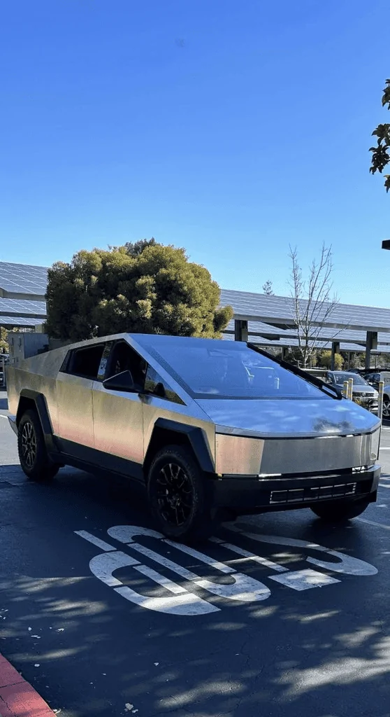 Tesla Cybertruck Cybertruck FULL FRONT VIEW! (2/9/23) 1675984070726