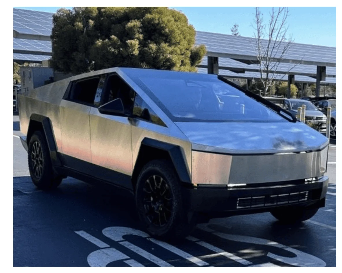 Tesla Cybertruck Cybertruck FULL FRONT VIEW! (2/9/23) Screen Shot 2023-02-09 at 7.40.06 PM
