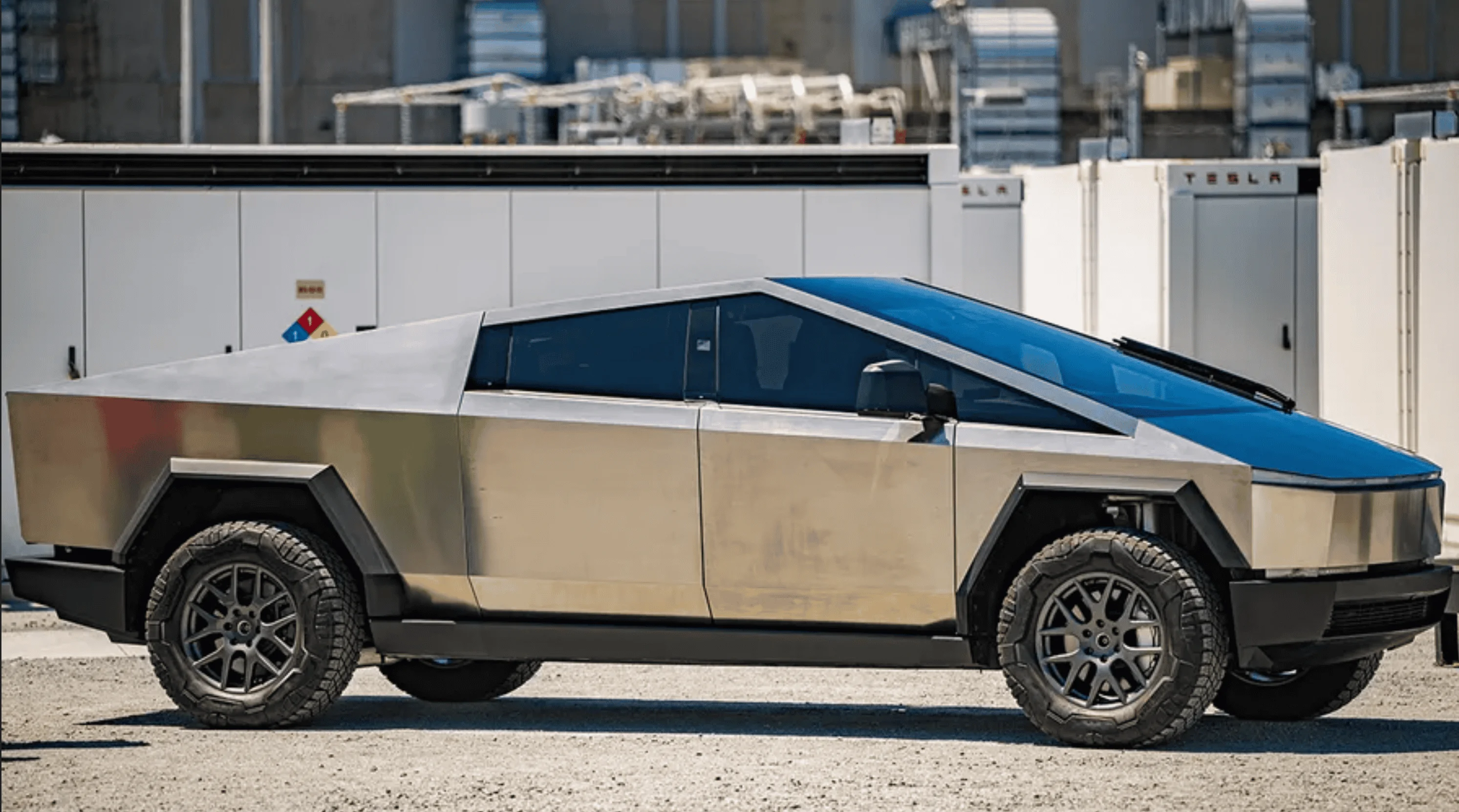 Tesla Cybertruck Cybertruck FULL FRONT VIEW! (2/9/23) ct1