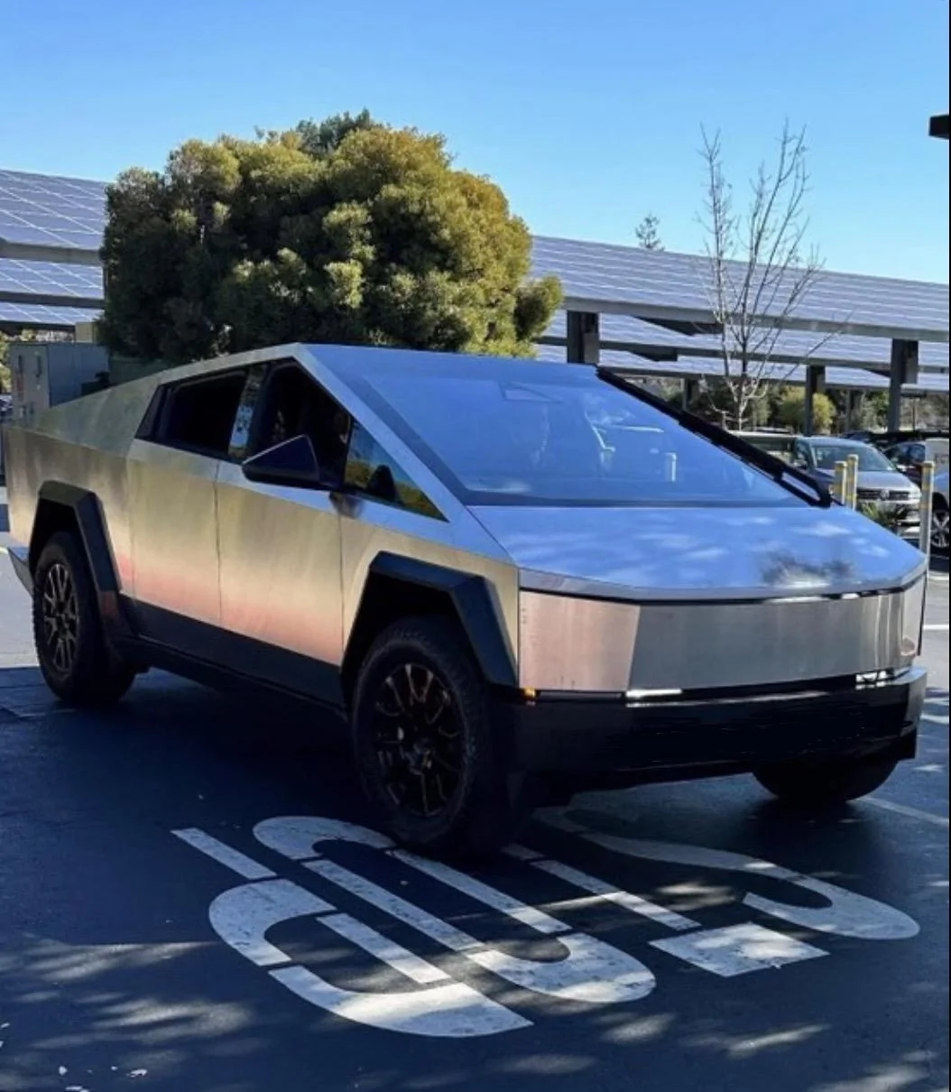 Tesla Cybertruck Cybertruck FULL FRONT VIEW! (2/9/23) A9F3B41B-F615-4412-BBFD-14BD514F39AB
