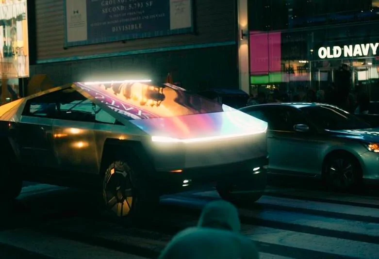 Tesla Cybertruck 🗽 Cybertruck beautiful under NYC lights (update: older video posted) tesla-cybetruck-1