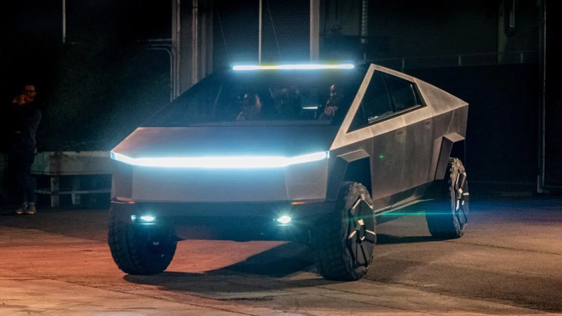 Tesla Cybertruck Cybertruck FULL FRONT VIEW! (2/9/23) 30F76C8E-DCA8-4922-B5A2-12D470174152