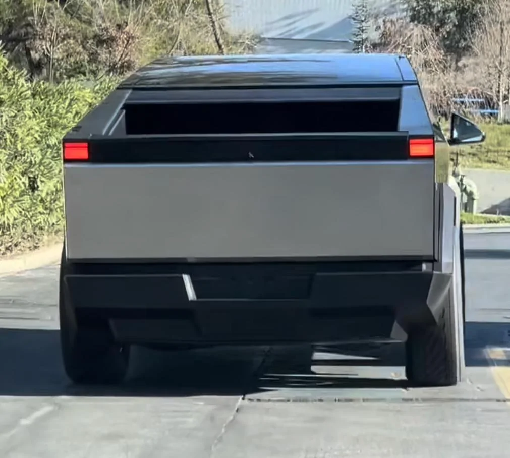 Tesla Cybertruck CT Rear End Deep Dive (har har) 49D095C0-796E-4E1D-A3E2-5E0CE51BEF6B
