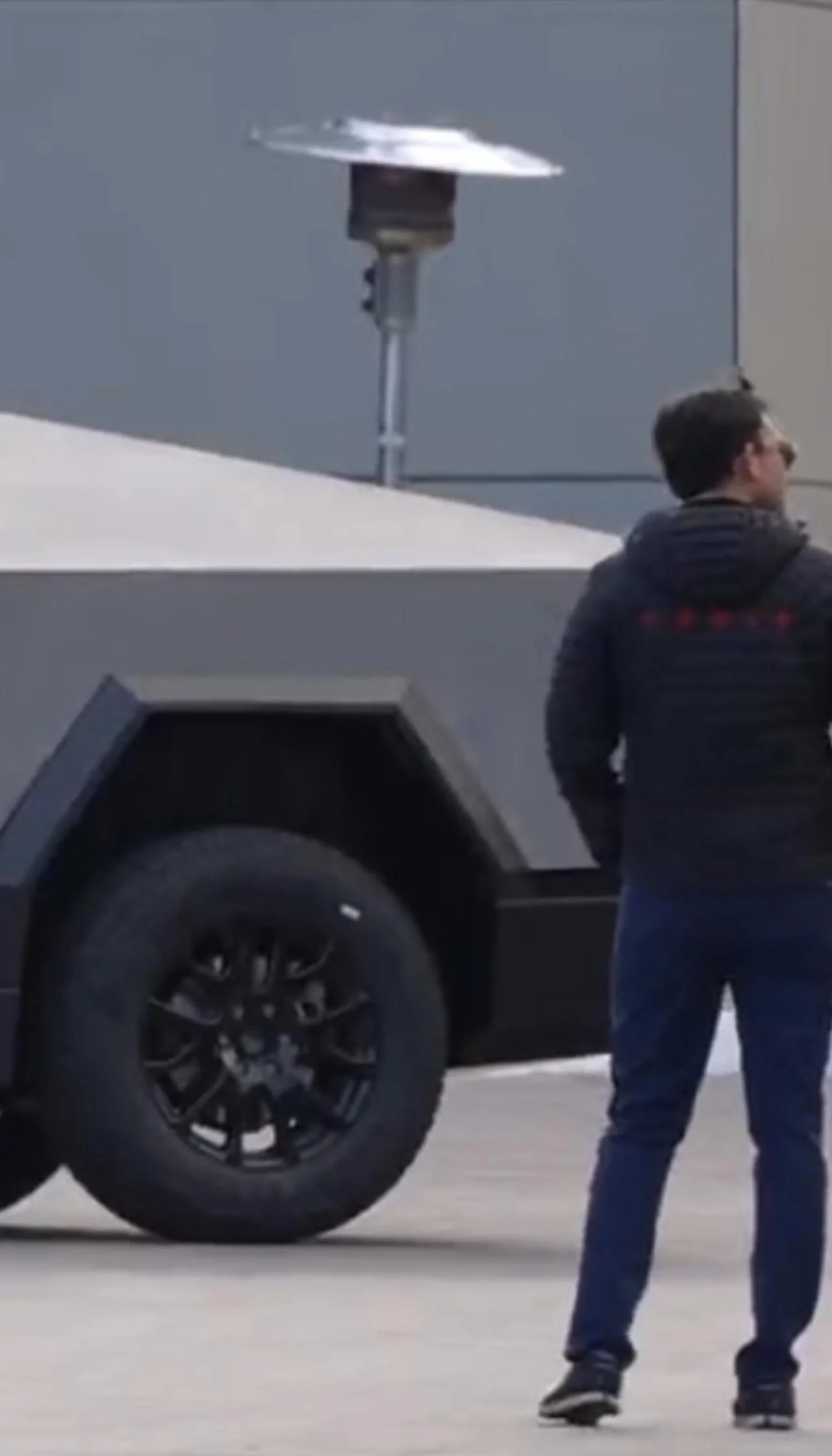 Tesla Cybertruck CT Rear End Deep Dive (har har) BB59907D-2EF1-4995-A99A-A325D8F1E0F9