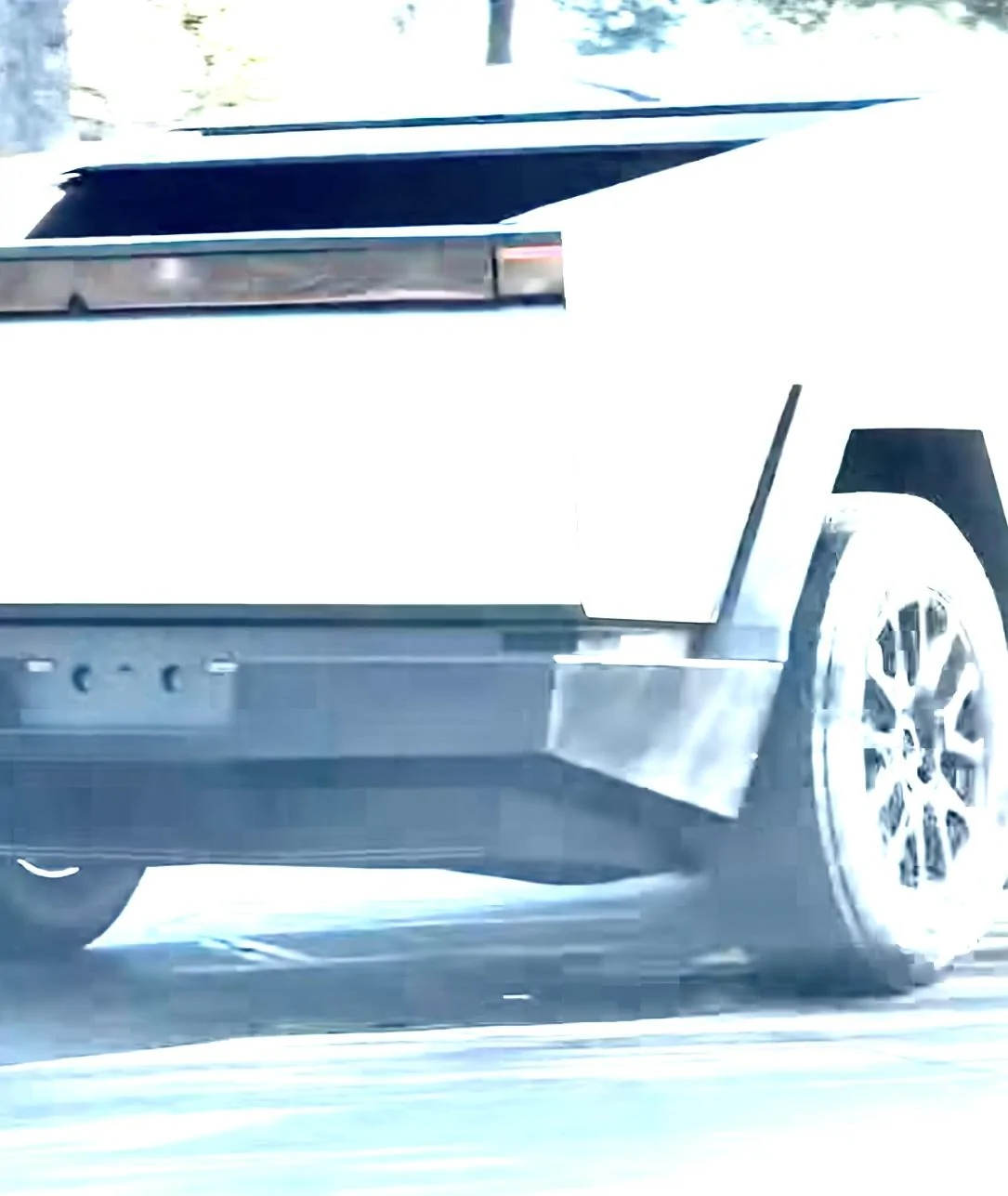 Tesla Cybertruck CT Rear End Deep Dive (har har) A09C7231-C0D9-47C0-A956-028DBACB7400