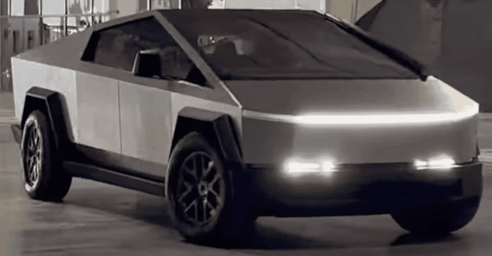 Tesla Cybertruck Aerial footage of Cybertruck driving!! 🚁 (w/ tonneau cover closed) 1677473999348