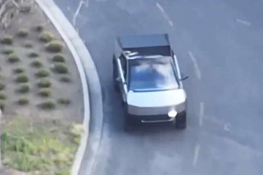Tesla Cybertruck Aerial footage of Cybertruck driving!! 🚁 (w/ tonneau cover closed) 04F9C9C2-4D68-4874-B1A1-35238328351B