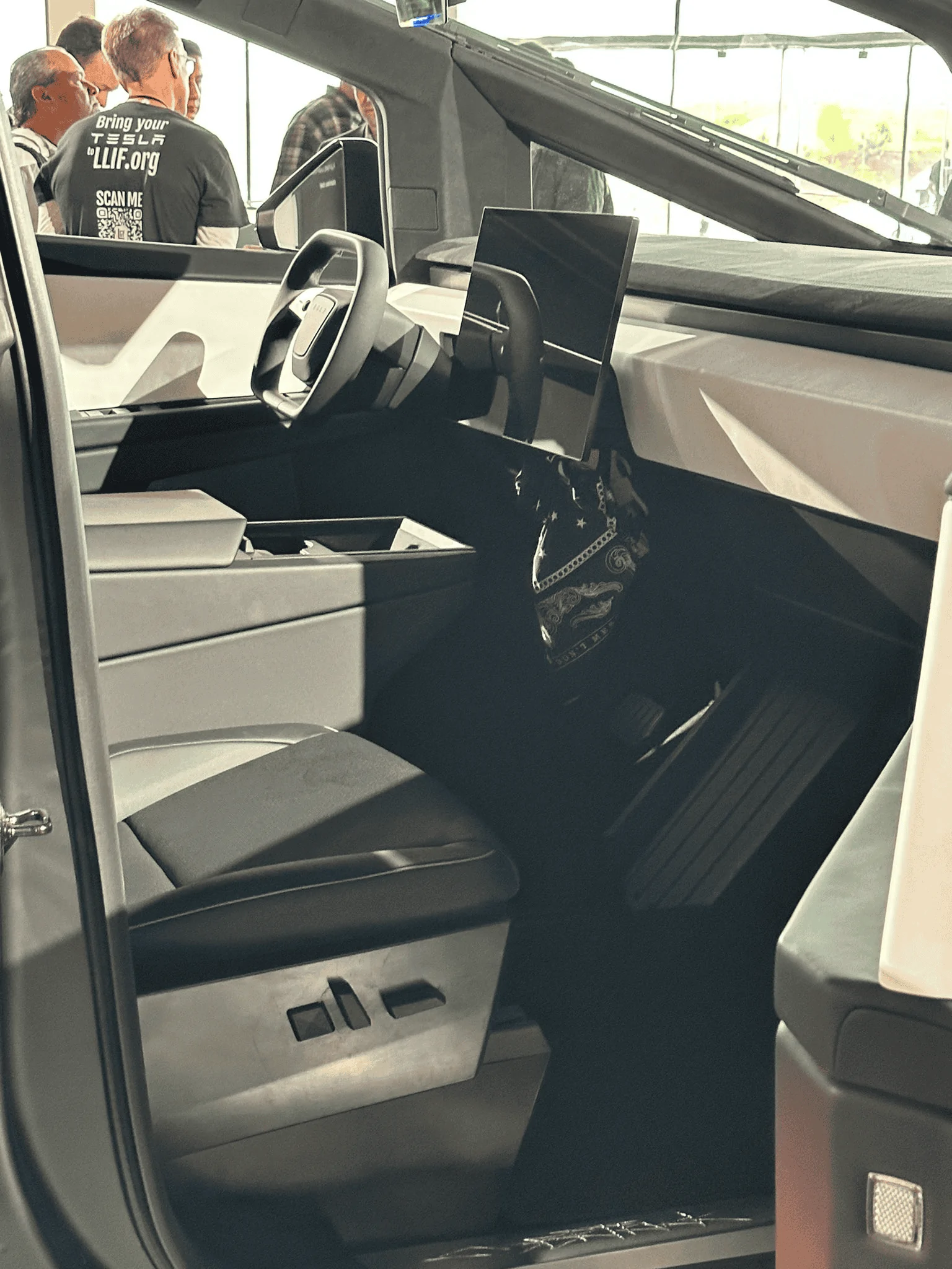 Tesla Cybertruck INVESTOR DAY CYBERTRUCK BETA PRESENT! [w/ Walkaround Videos] 1677694582881