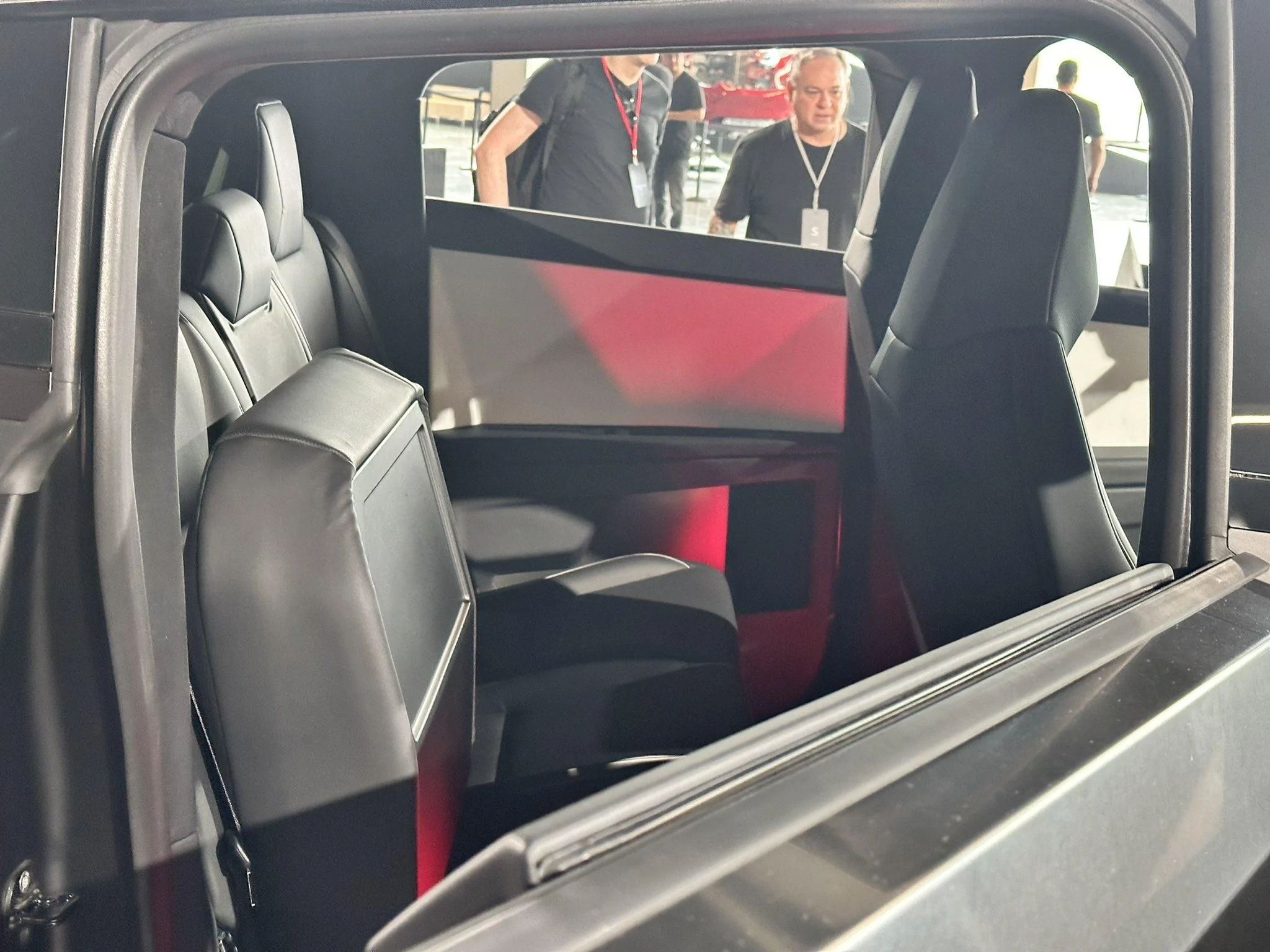 Tesla Cybertruck INVESTOR DAY CYBERTRUCK BETA PRESENT! [w/ Walkaround Videos] FqJ-smJWIAAJm15