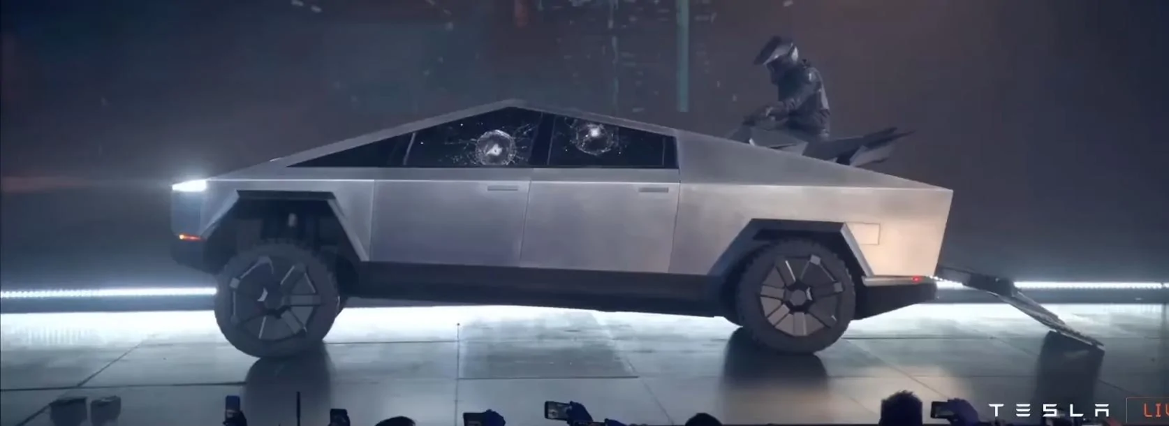 Tesla Cybertruck INVESTOR DAY CYBERTRUCK BETA PRESENT! [w/ Walkaround Videos] Screenshot_20230302_003401_YouTu