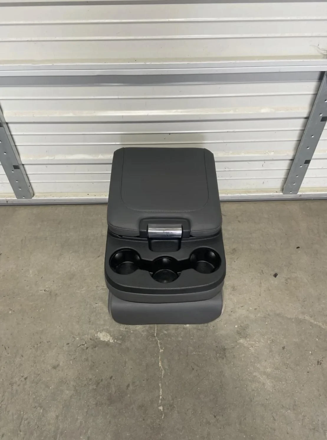 Tesla Cybertruck I ordered a SIX seater, not FIVE seats 46F6495D-8E17-4249-95AE-B3C28AF03367