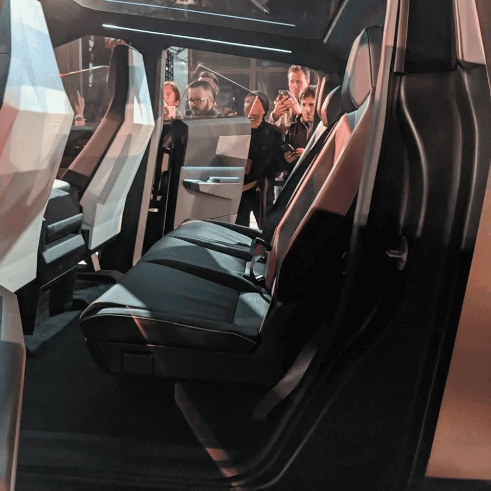 Tesla Cybertruck I ordered a SIX seater, not FIVE seats E1F7EFA4-26EB-44A0-A7ED-20294DA31D49