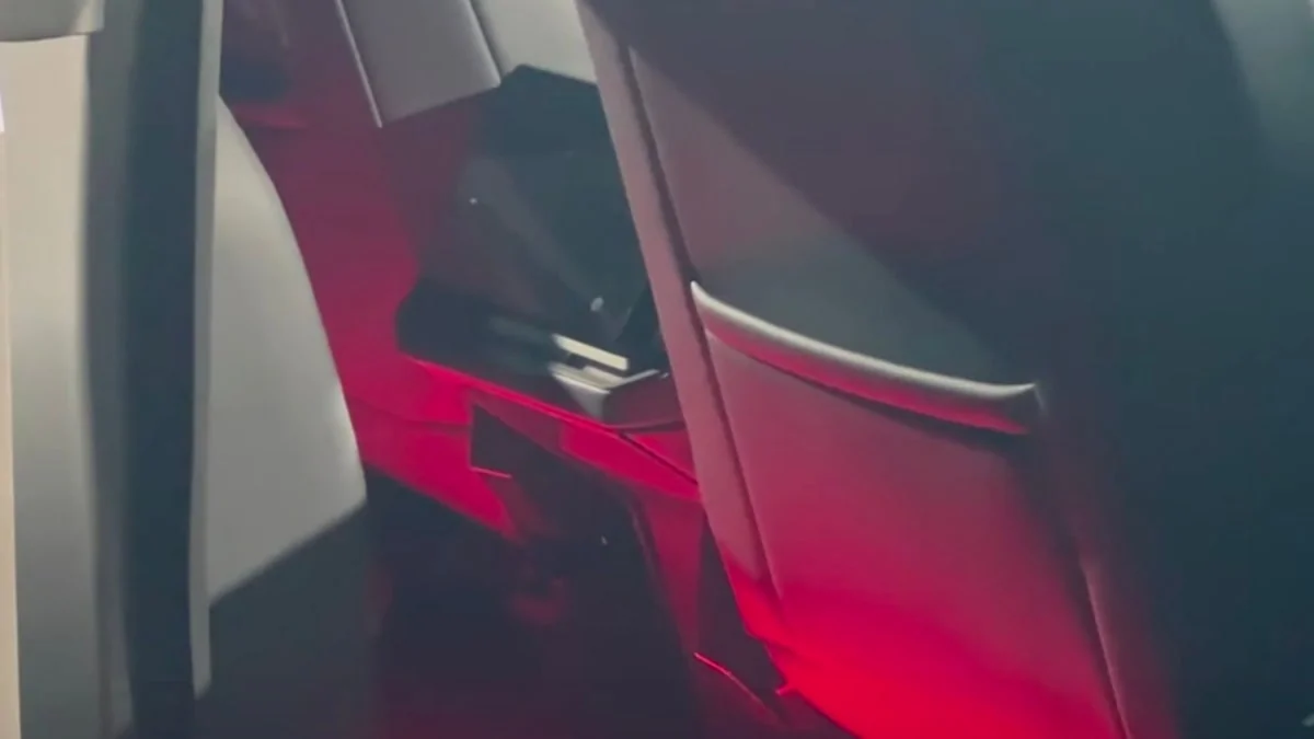 Tesla Cybertruck I ordered a SIX seater, not FIVE seats 5850DC64-AB5F-47BE-B2A7-10D659DC2A52