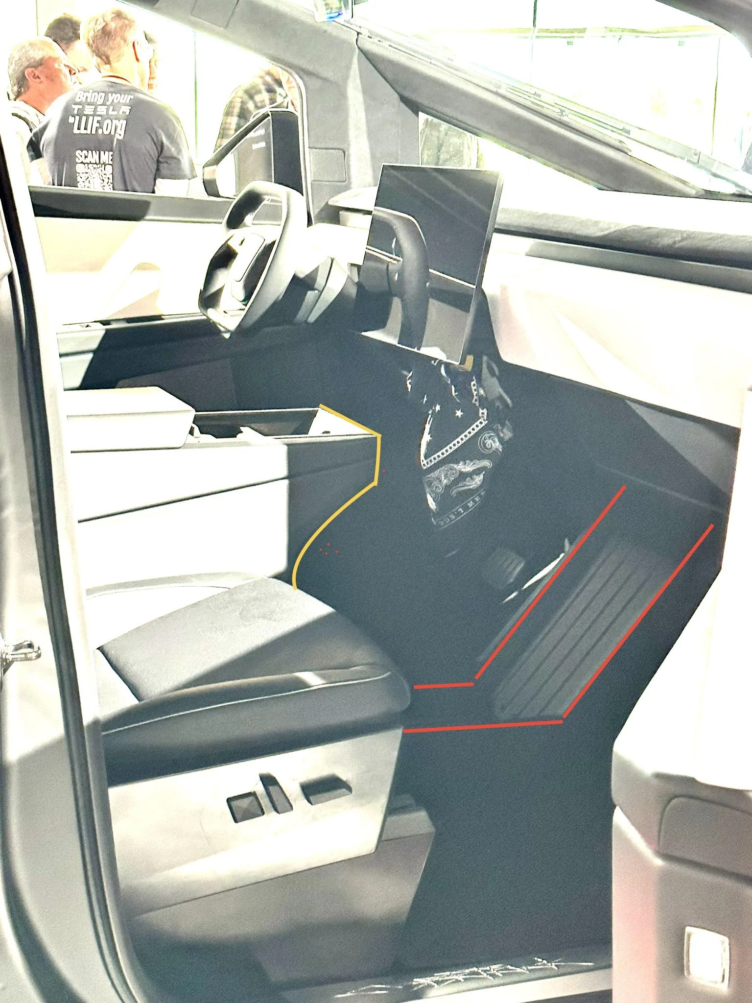 Tesla Cybertruck I ordered a SIX seater, not FIVE seats CAD35F5D-BD00-4DD8-A5F7-287D5D765D75