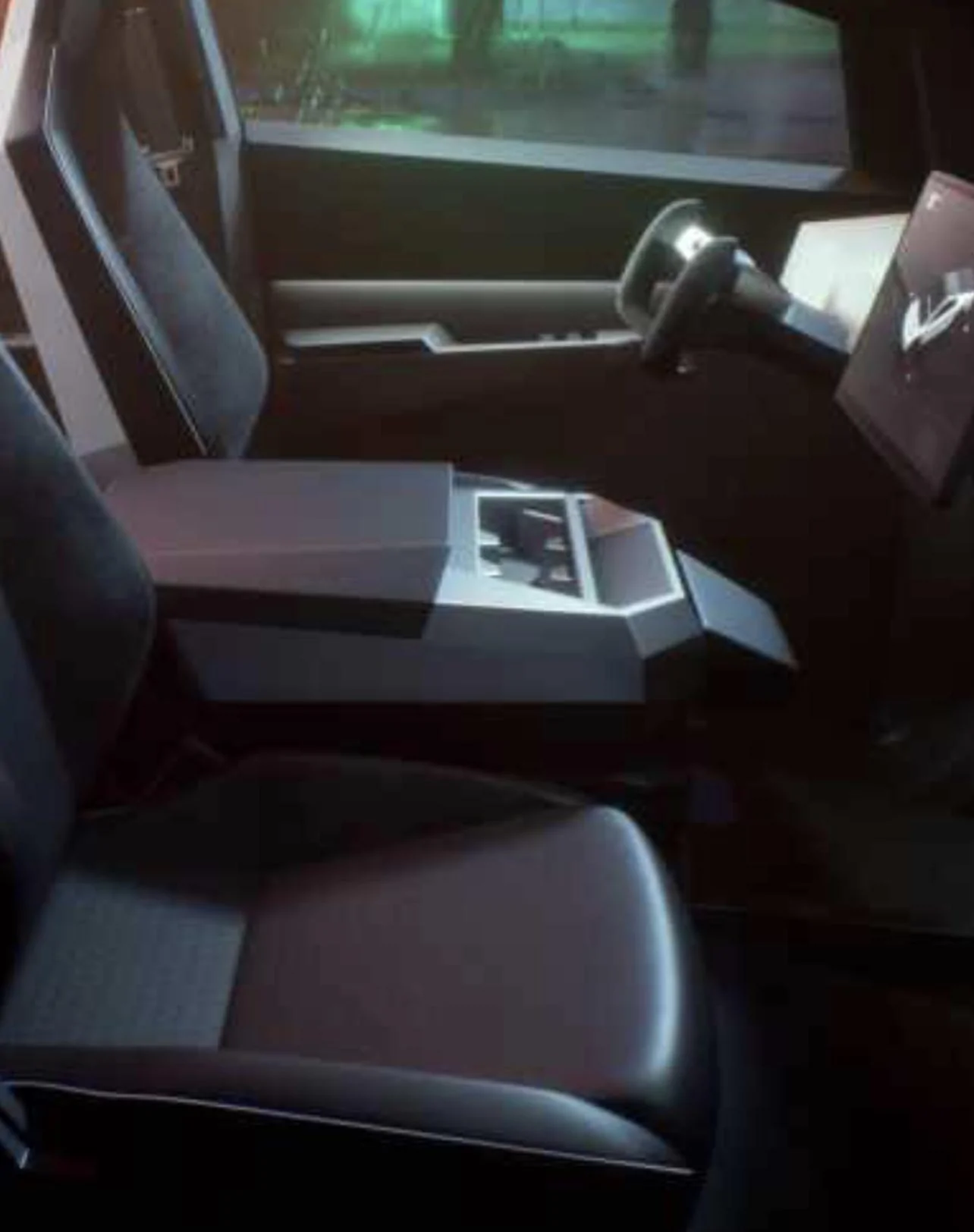 Tesla Cybertruck I ordered a SIX seater, not FIVE seats 645CE121-6936-4A37-8C5F-71FAC77BC894