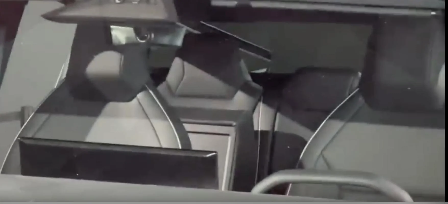 Tesla Cybertruck I ordered a SIX seater, not FIVE seats 4297807D-9E4D-45FA-B475-28ACE6B2F7E8
