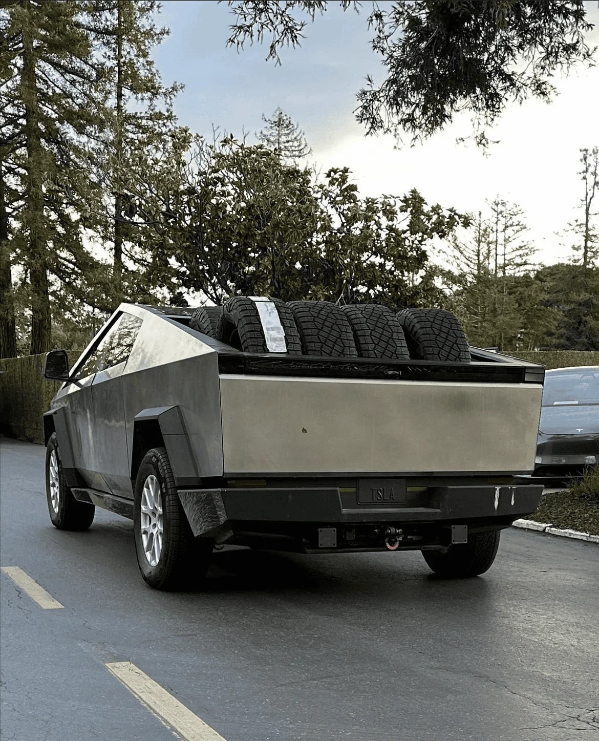 Tesla Cybertruck Confirmed Cybertruck specs: 5% smaller, 6x4 bed size, 5 seats, frunk, no pass through & more... (info from Tesla employee at Investor Day) 1677863863271