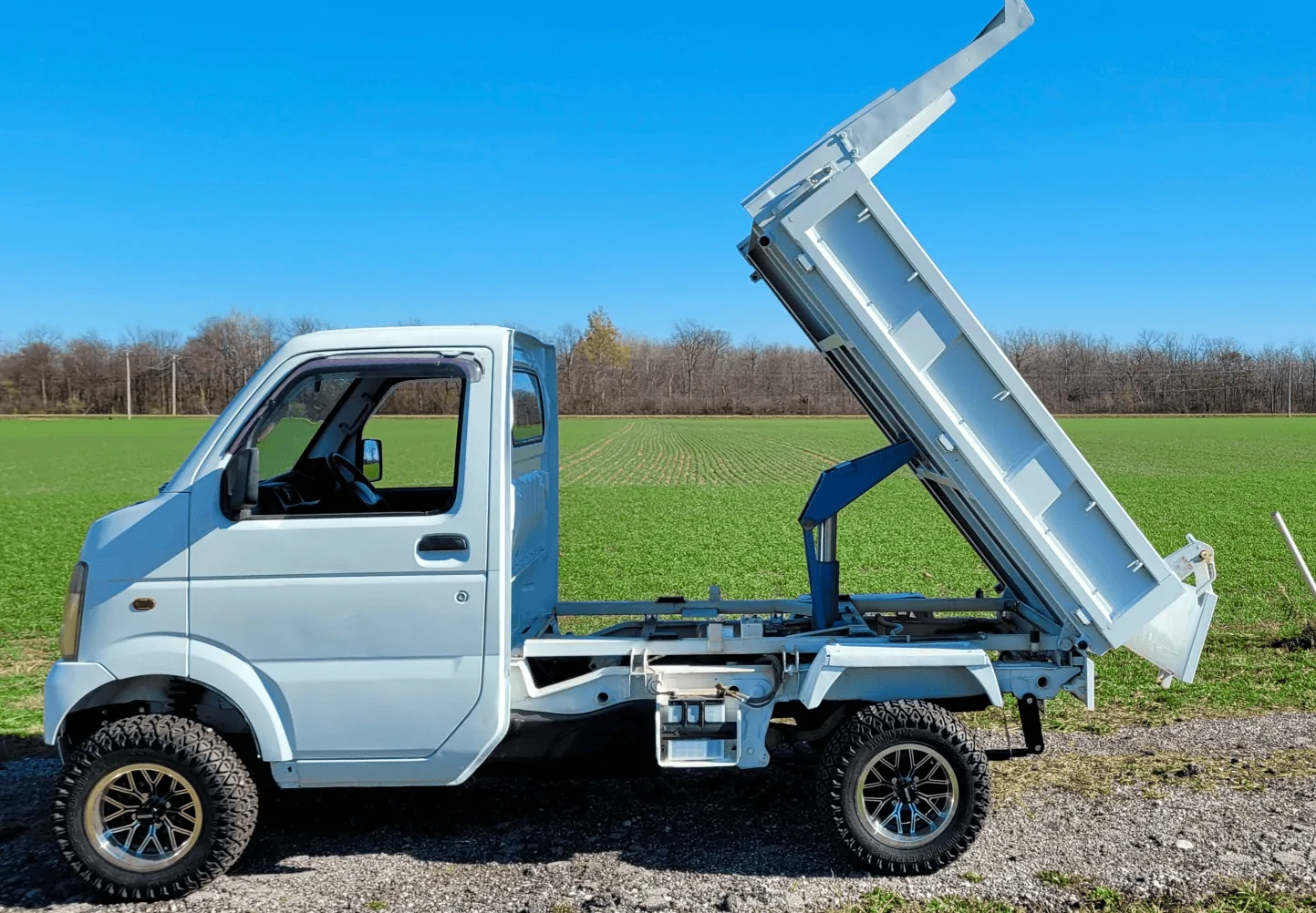 Tesla Cybertruck Confirmed Cybertruck specs: 5% smaller, 6x4 bed size, 5 seats, frunk, no pass through & more... (info from Tesla employee at Investor Day) 1677878061903