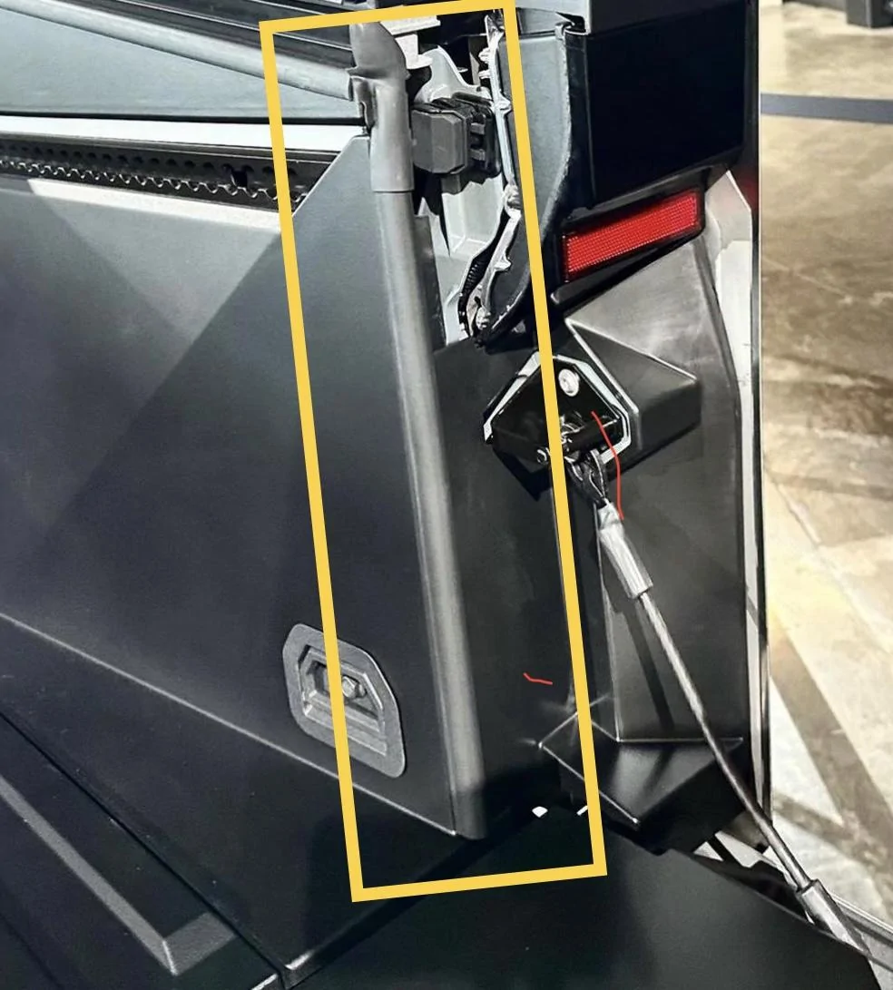 Tesla Cybertruck Video: Tonneau cover closing on Cybertruck Beta! 920806CB-A397-4092-B698-6F51E23ECC8C