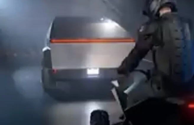 Tesla Cybertruck Cybertruck roof rack for work..... to carry long lumber on top or plumbing pipe AD2CB97B-0B60-45ED-B4E1-8F46E087016A