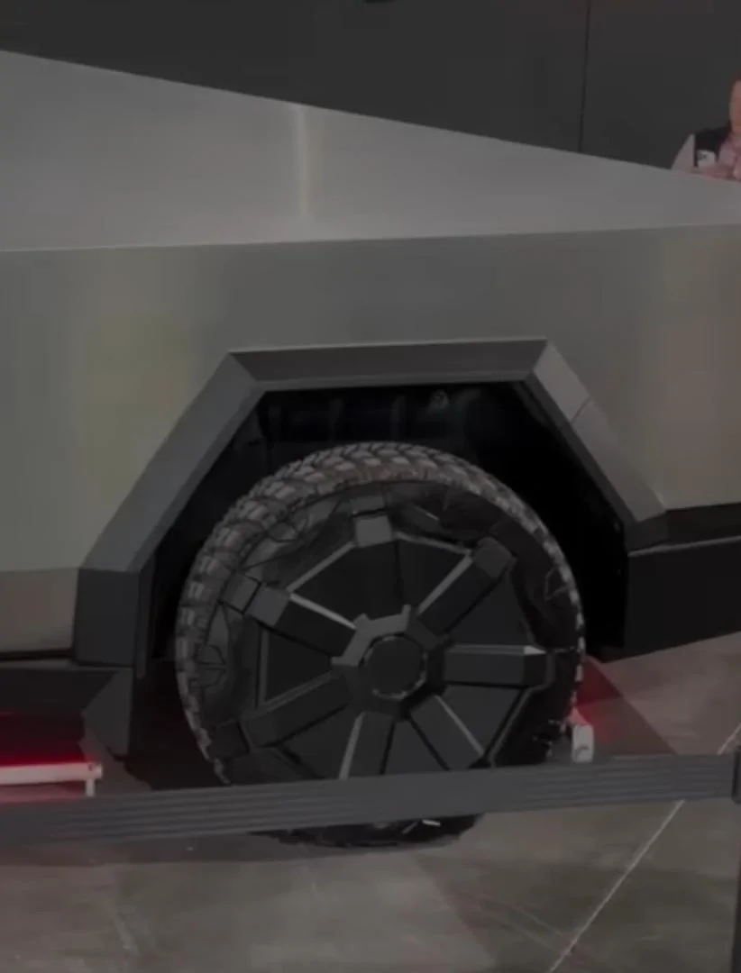 Screenshot_20230307_203812_YouTube.jpg