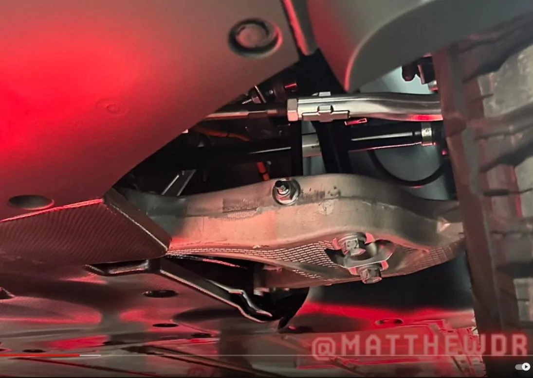 Tesla Cybertruck Ground clearance, Approach Angle, Departure Angle - longer control arms GV3dED2