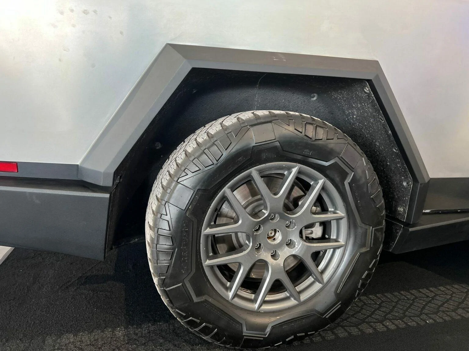 Tesla Cybertruck Comment on wheel size - 35" / 37" ? 1678678976648