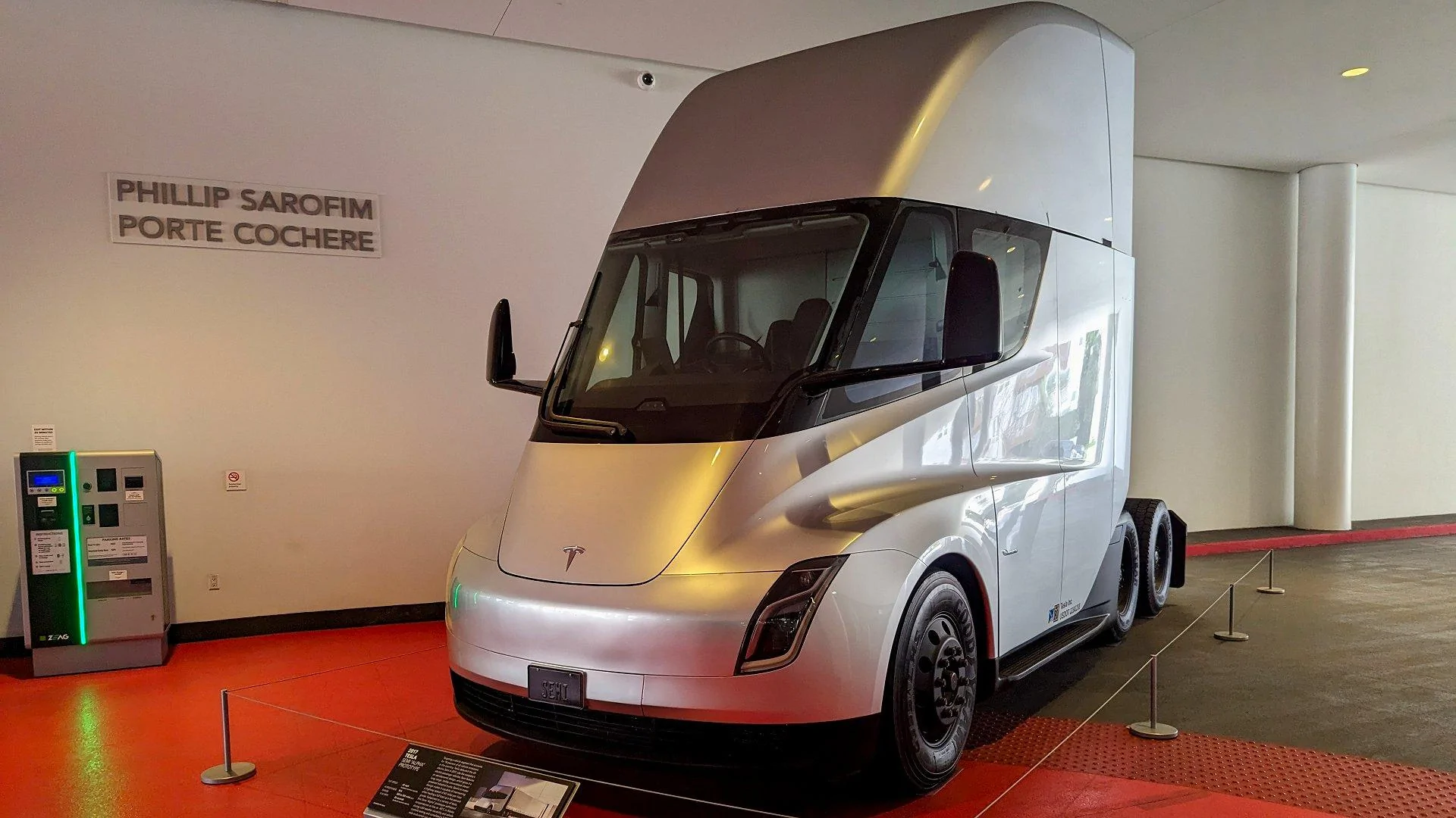 Tesla Cybertruck Midgate a No-Go (Assuming Tonneau Patent)? teslasemi