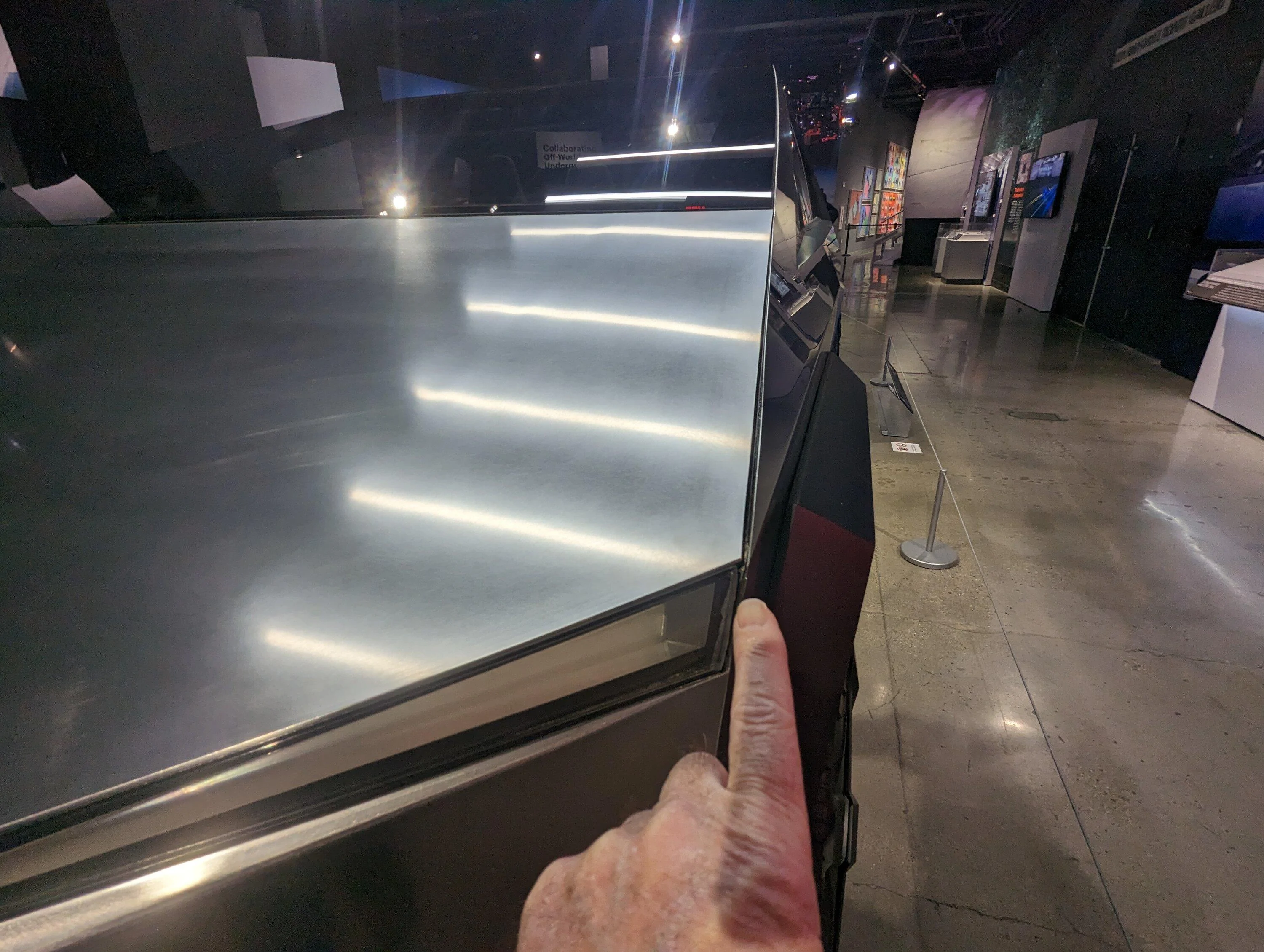 Tesla Cybertruck Midgate a No-Go (Assuming Tonneau Patent)? PXL_20230111_211637520.MP